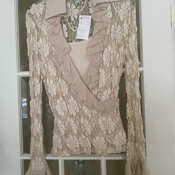 2 piece lace top and crepe skirt. Elastic waist band. Brand new. Size 8 US - Picture 3 of 6